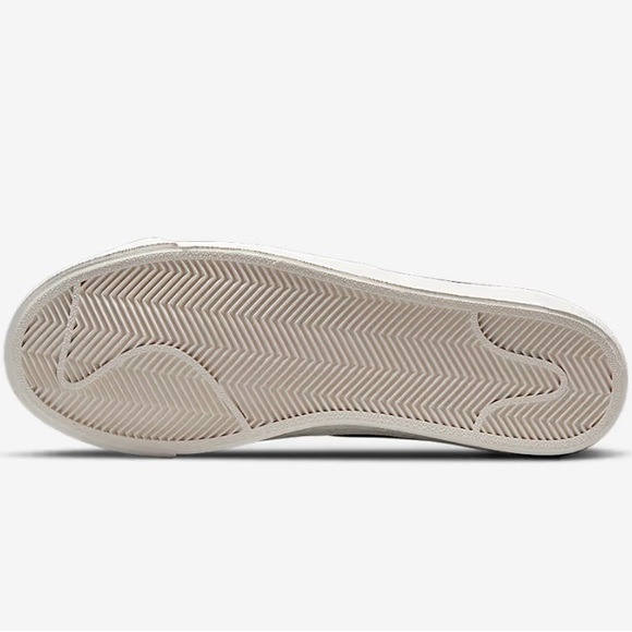 Nike - Women’s Blazer Low ‘77 - Size 10 - Picture 4 of 16